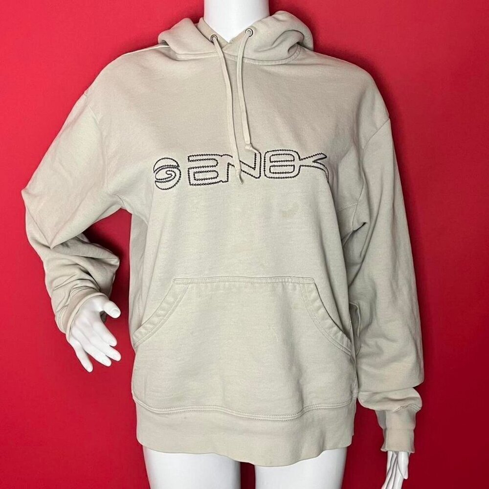 Bluenotes / vintage beige hoodie with branding across chest 🤍💛